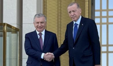 Erdoğan, Özbekistan lideri Mirziyoyev’i resmi törenle karşıladı