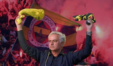 Kadıköy’de Mourinho izdihamı! İmzayı attı, Fenerbahçe taraftarını selamladı!