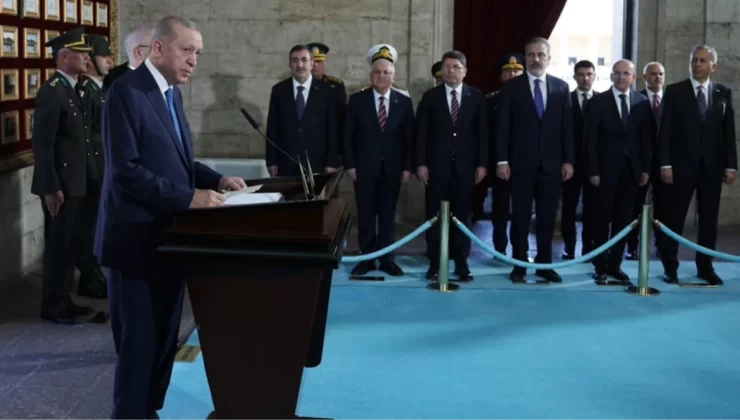 YAŞ toplantısı öncesi Erdoğan’dan Anıtkabir ziyareti! İşte Özel Defter’e düştüğü çarpıcı not