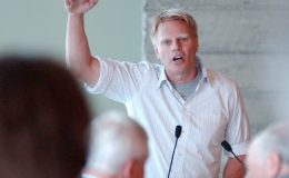 Ünlü iş insanı fuhuş ağı yönetmekten gözaltına alındı