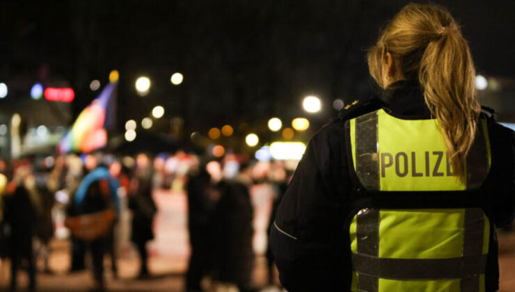 Almanya’da AfD’nin düzenlediği kongreye karşı geniş katılımlı protesto | Dış Haberler