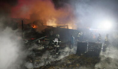 Çorum’da mandırada yangın çıktı