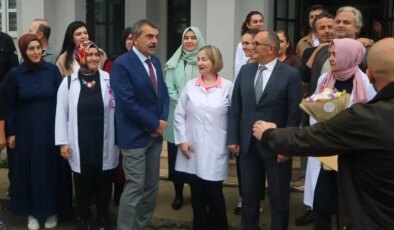 Nöbetçi öğretmen Milli Eğitim Bakanı Yusuf Tekin’i tanımadı
