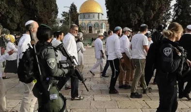 İsrailli yerleşimciler zeytin toplayan Filistinlilere sopalarla saldırdı